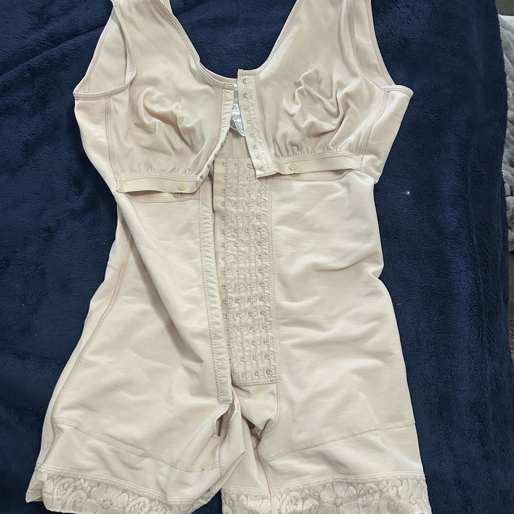 **POST-SURGICAL or EVERYDAY WEAR FAJA**